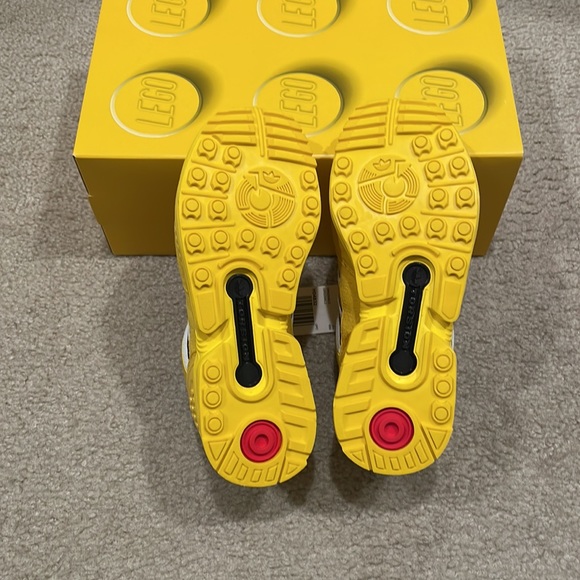 ADIDAS ZX 8000 X LEGO® yellow SHOES big kids size 4 brand new with box - Picture 4 of 7